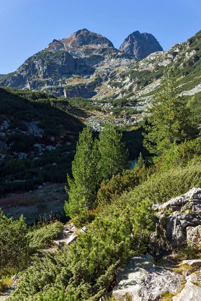 Paysage avec Sentier pour escalader le pic Malyovitsa, Montagne Rila — Photo