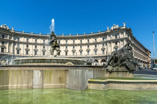 Rzym, Włochy - 22 czerwca 2017: Niesamowite widok na piazza della Repubblica, Rzym — Zdjęcie stockowe