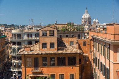 Rome, İtalya - 22 Haziran 2017: İspanyol Merdivenleri ve Piazza di Spagna, Roma şehir görünümünü şaşırtıcı