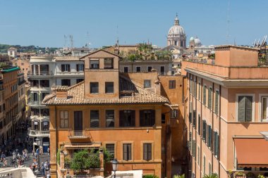 Rome, İtalya - 22 Haziran 2017: İspanyol Merdivenleri ve Piazza di Spagna, Roma şehir görünümünü şaşırtıcı