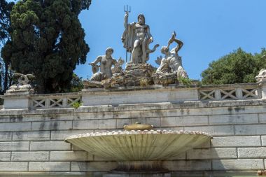 Rome, İtalya - 22 Haziran 2017: Neptün Çeşmesi, Piazza del Popolo Roma şehir görünümüne şaşırtıcı