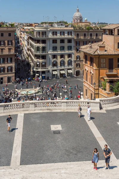 ROMA, ITALIA - 22 DE JUNIO DE 2017: Increíble vista de la Plaza de España y Piazza di Spagna en la ciudad de Roma — Foto de Stock