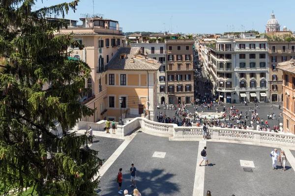Ρώμη, Ιταλία - 22 Ιουνίου 2017: Καταπληκτική θέα από τα Ισπανικά σκαλοπάτια και την Πιάτσα ντι Σπάνια στην πόλη της Ρώμης — Φωτογραφία Αρχείου
