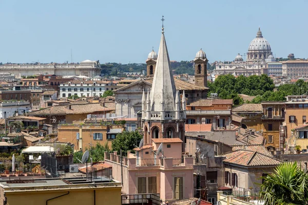 ROMA, ITÁLIA - JUNHO 22, 2017: Panorama incrível de Viale del Belvedere à cidade de Roma — Fotografia de Stock