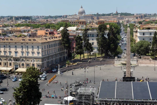 ROMA, ITALIA - 22 DE JUNIO DE 2017: Increíble panorámica de la Piazza del Popolo en la ciudad de Roma — Foto de Stock