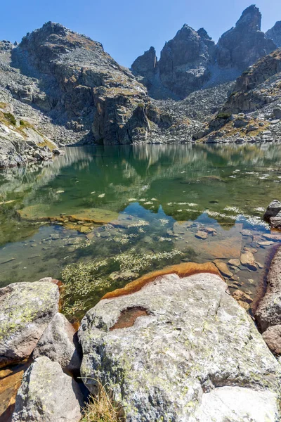 Panoráma-tó, a tiszta víz, a Rila-hegység — Stock Fotó