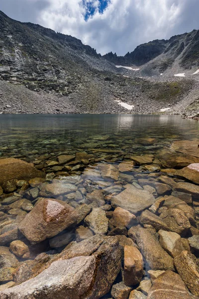 Herrliche aussicht auf ledenoto (eis) see und musala gipfel, rila berg — Stockfoto