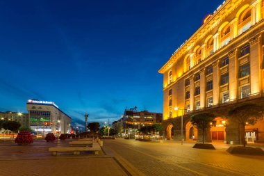 Sofia, Bulgaristan - 21 Temmuz 2017: Gece fotoğraf bağımsızlık Meydanı ve Ayasofya'nın anıtın Sofya şehir