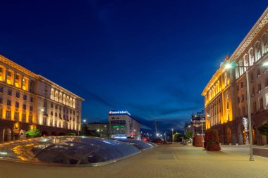 Sofia, Bulgaristan - 21 Temmuz 2017: Gece fotoğraf bağımsızlık Meydanı ve Ayasofya'nın anıtın Sofya şehir,