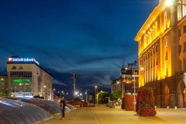 Sofia, Bulgaristan - 21 Temmuz 2017: Gece fotoğraf bağımsızlık Meydanı ve Ayasofya'nın anıtın Sofya şehir,