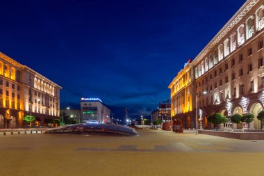 Sofia, Bulgaristan - 21 Temmuz 2017: Gece fotoğraf bağımsızlık Meydanı ve Ayasofya'nın anıtın Sofya şehir