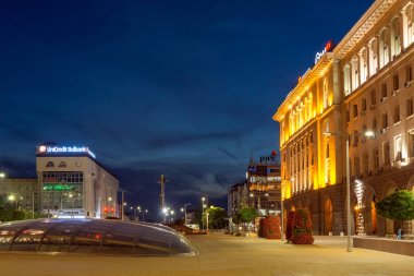 Sofia, Bulgaristan - 21 Temmuz 2017: Gece fotoğraf bağımsızlık Meydanı ve Ayasofya'nın anıtın Sofya şehir