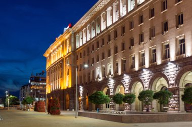 Sofia, Bulgaristan - 21 Temmuz 2017: Gece fotoğraf bağımsızlık Meydanı ve Ayasofya'nın anıtın Sofya şehir