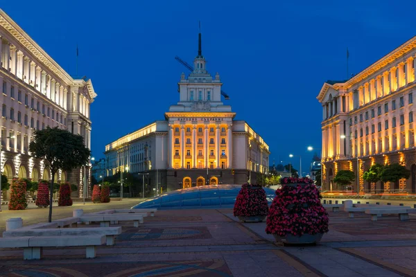 Sofia, Bulgaristan - 21 Temmuz 2017: Gece fotoğraf Başkanlığı binalar, binalar Konseyi Bakanlar ve Sofya'da eski komünist parti evi