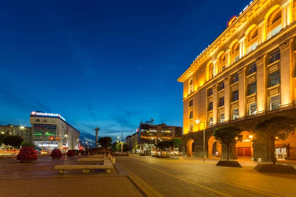 Sofia, Bulgaristan - 21 Temmuz 2017: Gece fotoğraf bağımsızlık Meydanı ve Ayasofya'nın anıtın Sofya şehir