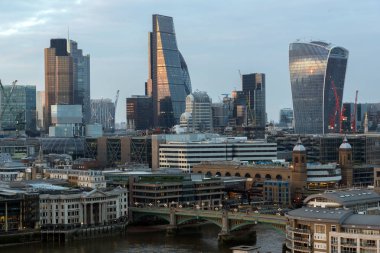 Londra, İngiltere - 18 Haziran 2016: Şaşırtıcı günbatımı panorama Tate modern Galerisi city, Londra, İngiltere