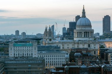 Londra, İngiltere - 18 Haziran 2016: Şaşırtıcı günbatımı panorama Tate modern Galerisi city, Londra, İngiltere