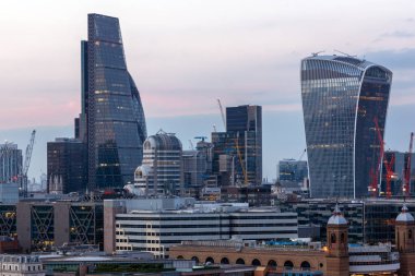 Londra, İngiltere - 18 Haziran 2016: Şaşırtıcı günbatımı panorama Tate modern Galerisi city, Londra, İngiltere