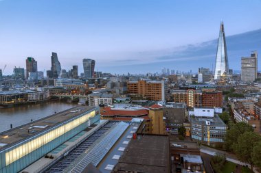 Londra, İngiltere - 18 Haziran 2016: Şaşırtıcı günbatımı panorama Tate modern Galerisi city, Londra, İngiltere