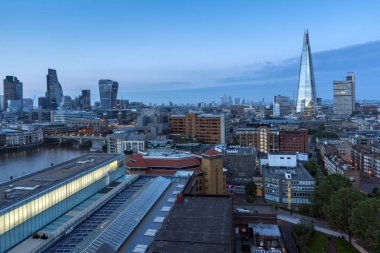 Londra, İngiltere - 18 Haziran 2016: Şaşırtıcı günbatımı panorama Tate modern Galerisi city, Londra, İngiltere
