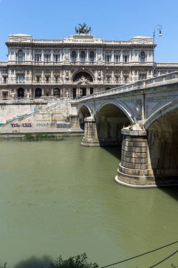 Rome, İtalya - 22 Haziran 2017: temyiz Yargıtay ve Tiber Nehri Roma şehir görünümünü şaşırtıcı