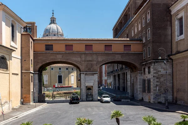 ROMA, ITALIA - 22 DE JUNIO DE 2017: Increíble vista de Chiesa di San Rocco todo Augusteo en Roma — Foto de Stock