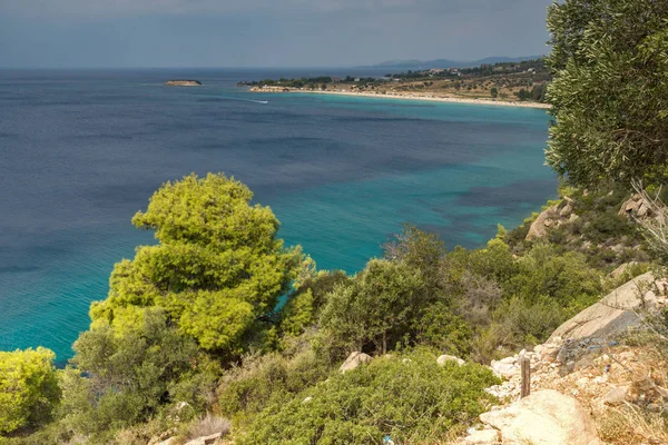 Blick auf den Strand Agios Ioannis auf der Halbinsel Sithonia, Chalkidiki, Zentralmakedonien — Stockfoto