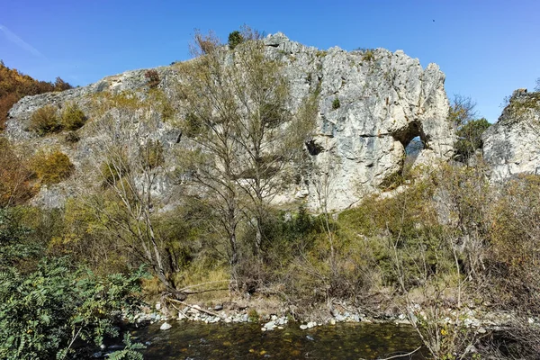 Formación rocosa El elefante cerca de la ciudad de Devin, montañas Rhodope — Foto de Stock