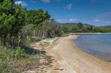 Chalkidiki, orta Makedonya, Yunanistan - 26 Ağustos 2014: Deniz manzarası, Beach, Vourvourou adlı Sithonia Yarımadası, Chalkidiki, orta Makedonya
