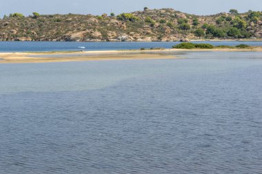 Chalkidiki, orta Makedonya, Yunanistan - 26 Ağustos 2014: Deniz manzarası, Livari Beach Vourvourou adlı Sithonia Yarımadası, Chalkidiki, orta Makedonya