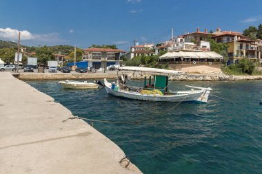 Chalkidiki, orta Makedonya, Yunanistan - 26 Ağustos 2014: Panoramik şehir Pyrgadikia, Chalkidiki, orta Makedonya