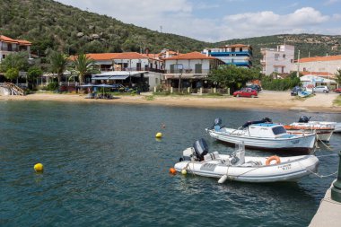 Chalkidiki, orta Makedonya, Yunanistan - 26 Ağustos 2014: Panoramik şehir Pyrgadikia, Chalkidiki, orta Makedonya