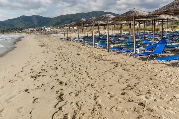 Chalkidiki, Central Macedonia, Grecja - 26 sierpnia 2014: Seascape Sarti Beach w Sithonia półwyspu Chalkidiki, Central Macedonia — Zdjęcie stockowe