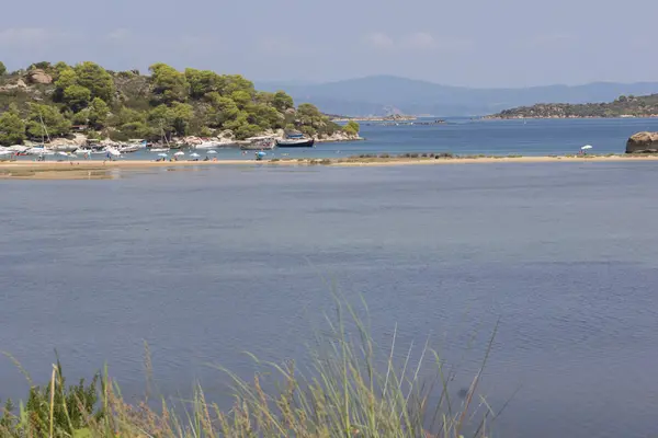 Χαλκιδική, Κεντρικής Μακεδονίας, Ελλάδα - 26 Αυγούστου 2014: Θαλασσογραφία της Λιβάρι παραλία Βουρβουρούς, στη Σιθωνία, Χαλκιδική, Μακεδονία — Φωτογραφία Αρχείου