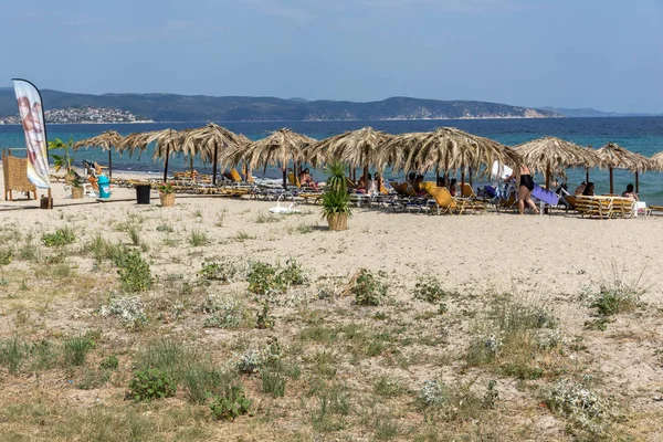 CHALKIDIKI, CENTRAL MACEDONIA, GREECE - AUGUST 26, 2014: Seascape of Assa Maris Beach Agios Nikolaos at Sithonia peninsula, Chalkidiki, Central Macedonia — Stock Photo, Image