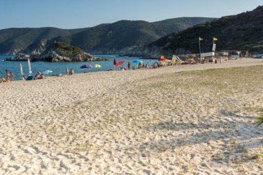 Chalkidiki, orta Makedonya, Yunanistan - 25 Ağustos 2014: Kalamitsi Beach, Chalkidiki, orta Makedonya deniz manzarası