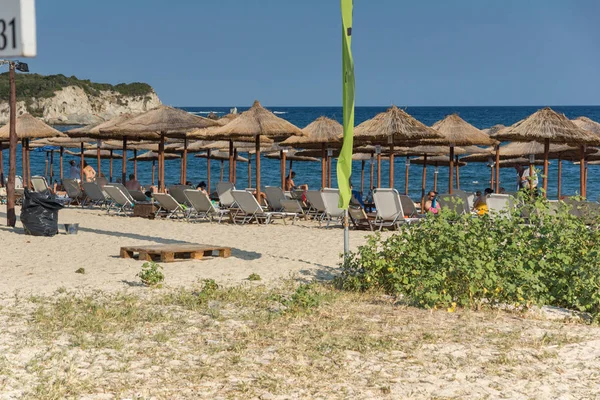Chalkidiki-félsziget, Central Macedonia, Görögország - 2014. augusztus 25.: Seascape Kalamitsi strand a Chalkidiki-félsziget, Közép-Makedónia — Stock Fotó