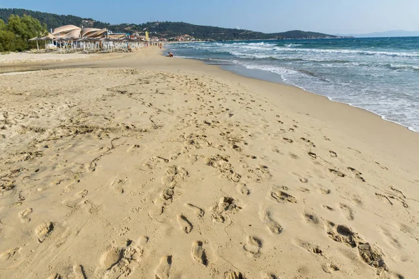 Chalkidiki, Central Macedonia, Grecja - 26 sierpnia 2014: Seascape Sarti Beach w Sithonia półwyspu Chalkidiki, Central Macedonia, — Zdjęcie stockowe