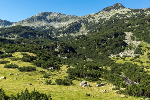 Erstaunliche Landschaft mit Banderishki chukar Gipfel, Pirin Berg — Stockfoto