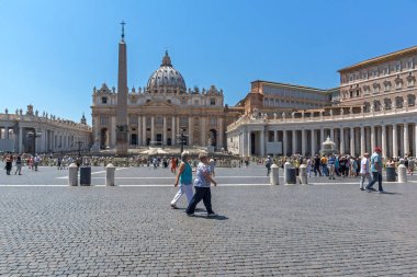 Vatikan Şehri, Rome, İtalya - 22 Haziran 2017: St. Peter's Bazilikası'na ve Saint Peter's Square, Vatikan, Roma görünümünü şaşırtıcı