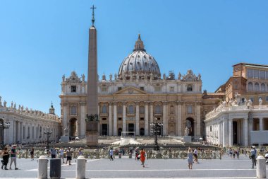 Vatikan Şehri, Rome, İtalya - 22 Haziran 2017: St. Peter's Bazilikası'na ve Saint Peter's Square, Vatikan görünümünü şaşırtıcı