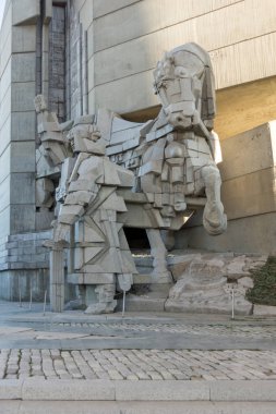 Shumen, Bulgaristan - 10 Nisan 2017: Bulgar devlet anıt Shumen Town yakınındaki kurucuları
