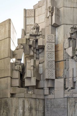 Shumen, Bulgaristan - 10 Nisan 2017: Bulgar devlet anıt Shumen Town yakınındaki kurucuları