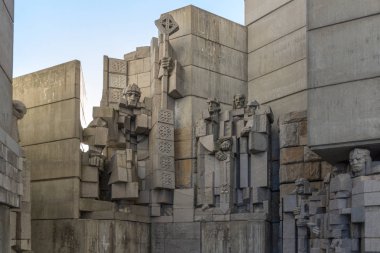 Shumen, Bulgaristan - 10 Nisan 2017: Bulgar devlet anıt Shumen Town yakınındaki kurucuları