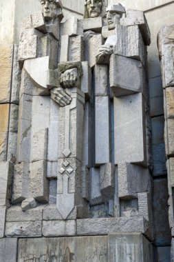 Shumen, Bulgaristan - 10 Nisan 2017: Bulgar devlet anıt Shumen Town yakınındaki kurucuları