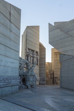 Shumen, Bulgaristan - 10 Nisan 2017: Bulgar devlet anıt Shumen Town yakınındaki kurucuları