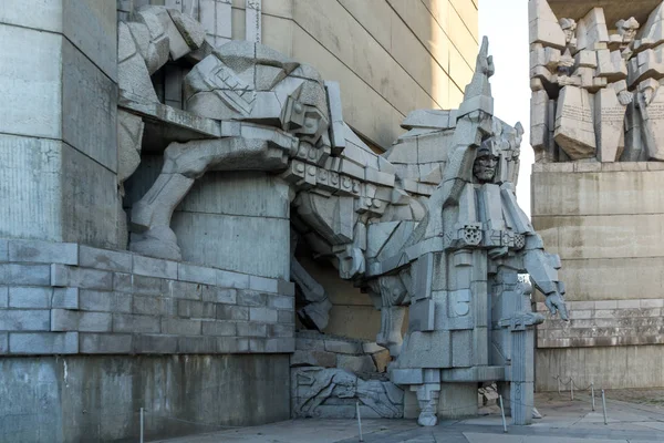 Shumen, Bulgaristan - 10 Nisan 2017: Bulgar devlet anıt Shumen Town yakınındaki kurucuları