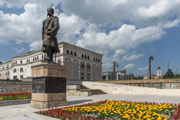 SKOPJE, REPÚBLICA DE MACEDONIA - 13 DE MAYO DE 2017: Panorama del Centro de la Ciudad de Skopje —  Fotos de Stock