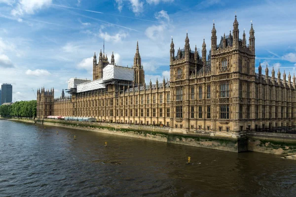 London, england - 19. juni 2016: stadtbild von Westminster Palace und thames river, london, england, — Stockfoto