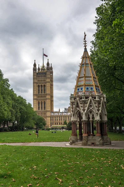 LONDRES, ANGLETERRE - 19 JUIN 2016 : Tour Victoria dans les chambres du Parlement, Palais de Westminster, Londres, Angleterre — Photo